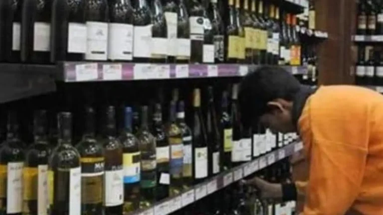 As govt eases in new excise rules, expect discounts on liquor soon