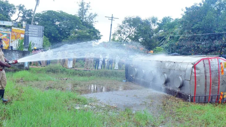 Lorry with spirit for Jawan rum production overturns in Kerala