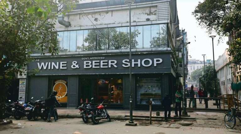 Delhi: In new liquor policy, some hiccups