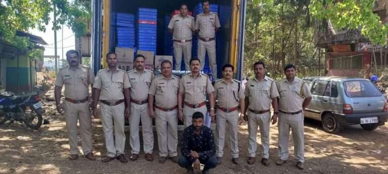 Goa Excise Seizes 30,000 worth IMFL liquor smuggled in a Pizza Container at Pollen