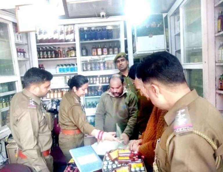 J&K Excise Deptt conducts surprise inspection of liquor vends